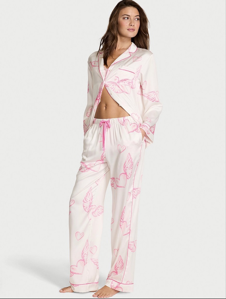 PIJAMA EN SATIN VS BLANCA CON ESTAMAPADO CORAZON ROSADO