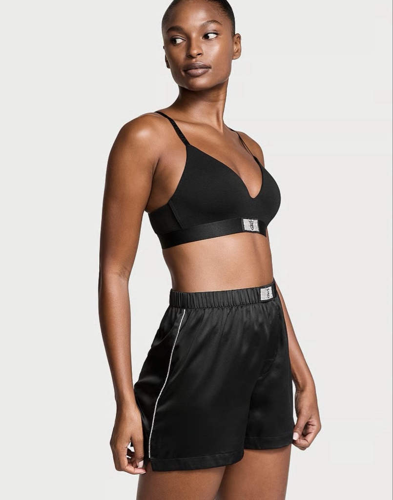SHORT VS NEGRO EN SATIN CON APLIQUE EN CRISTALERIA