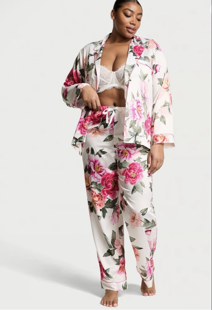 PIJAMA EN SATIN VS COLOR BLANCO ESTAMPADO FLORES EDICION LIMITADA