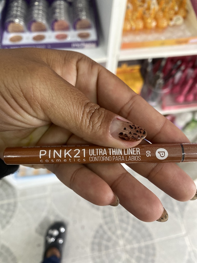 PINK21 marrom contorno labial