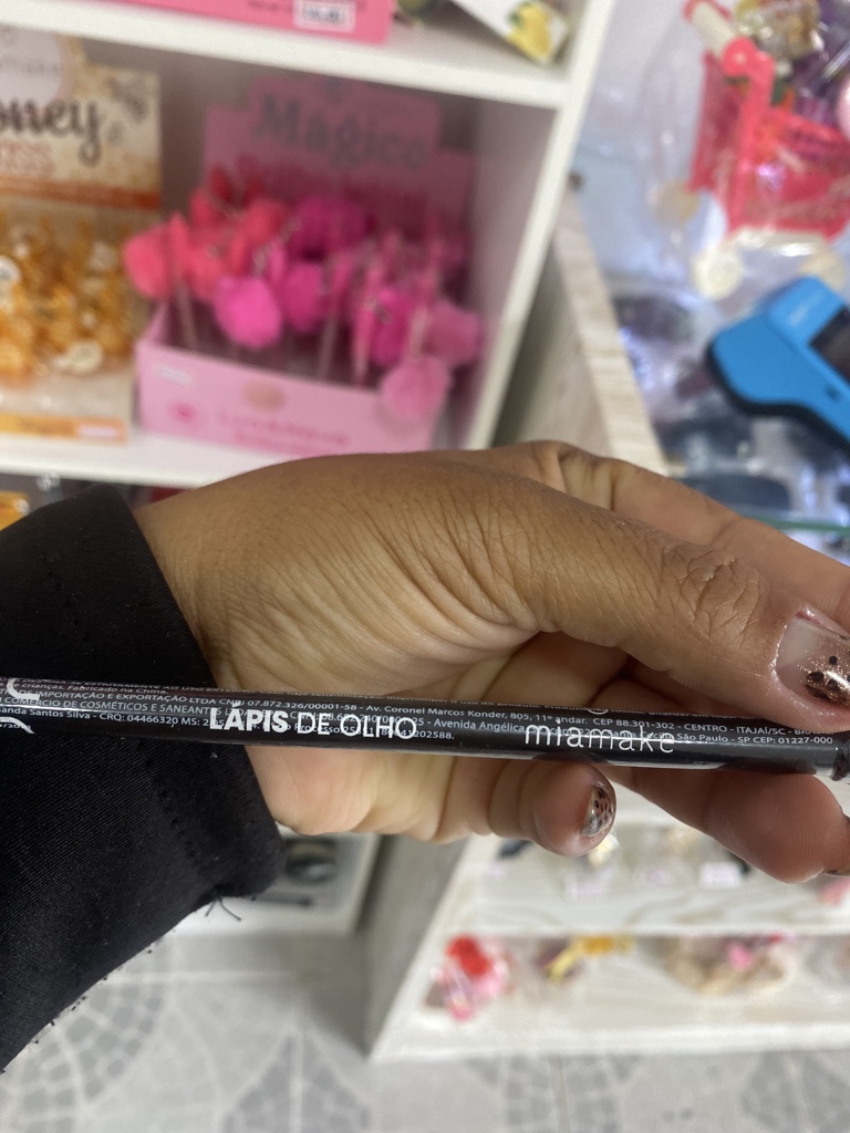 Lapis de olho Mari Maria preto