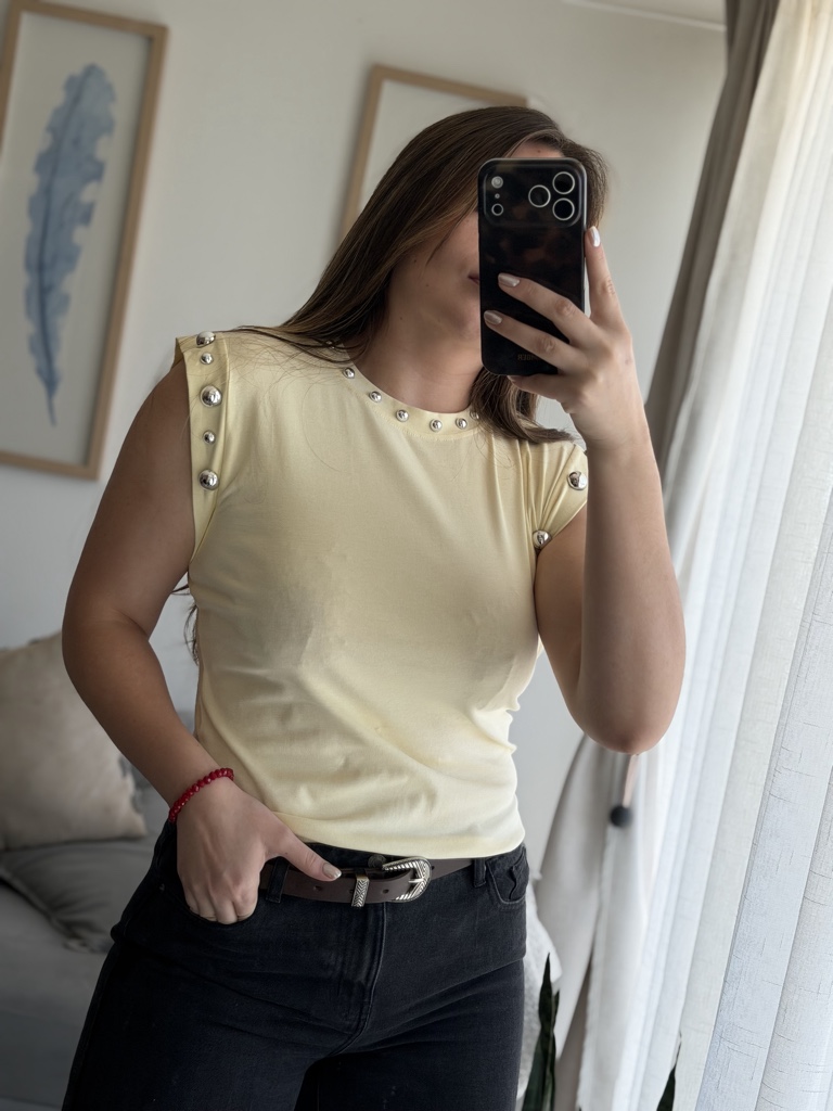 Polera tachas