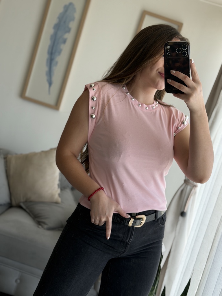 Blusa rosa con taches