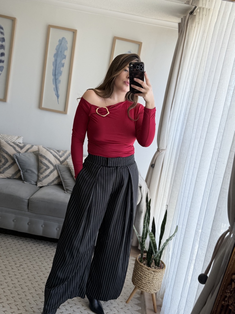 Blusa roja hombros descubiertos
