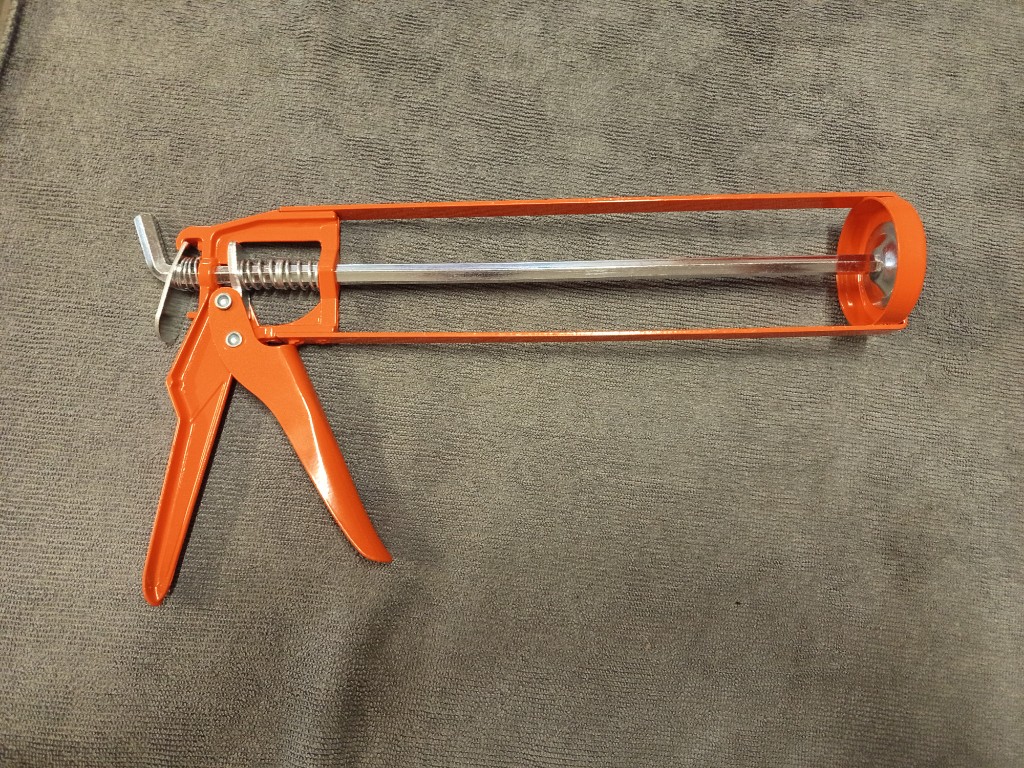 Pistola calafateadora naranja