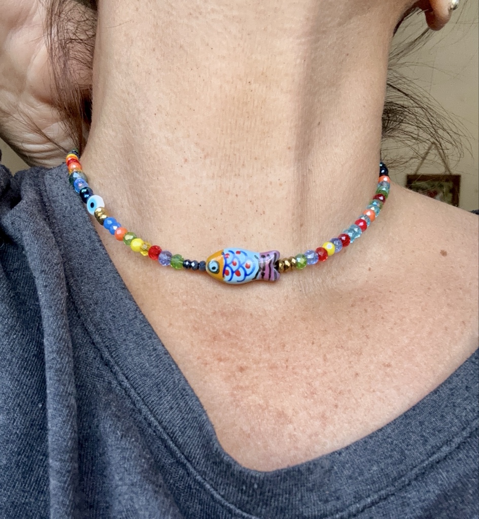 Collar multicolor pez cerámica cierre dorado