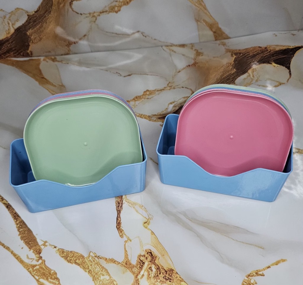 Set de platos plásticos de colores