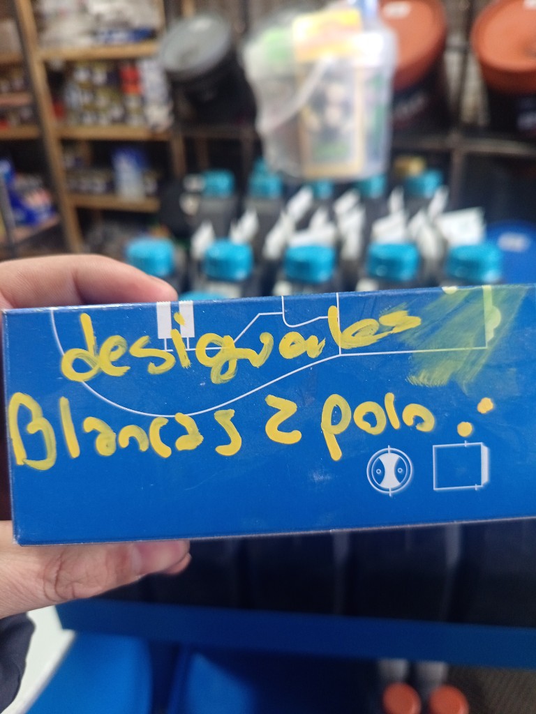 blancas 2 polos desiguales 12v
