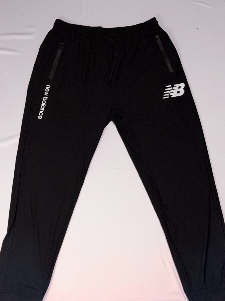 New Balance pantalón negro deportivo