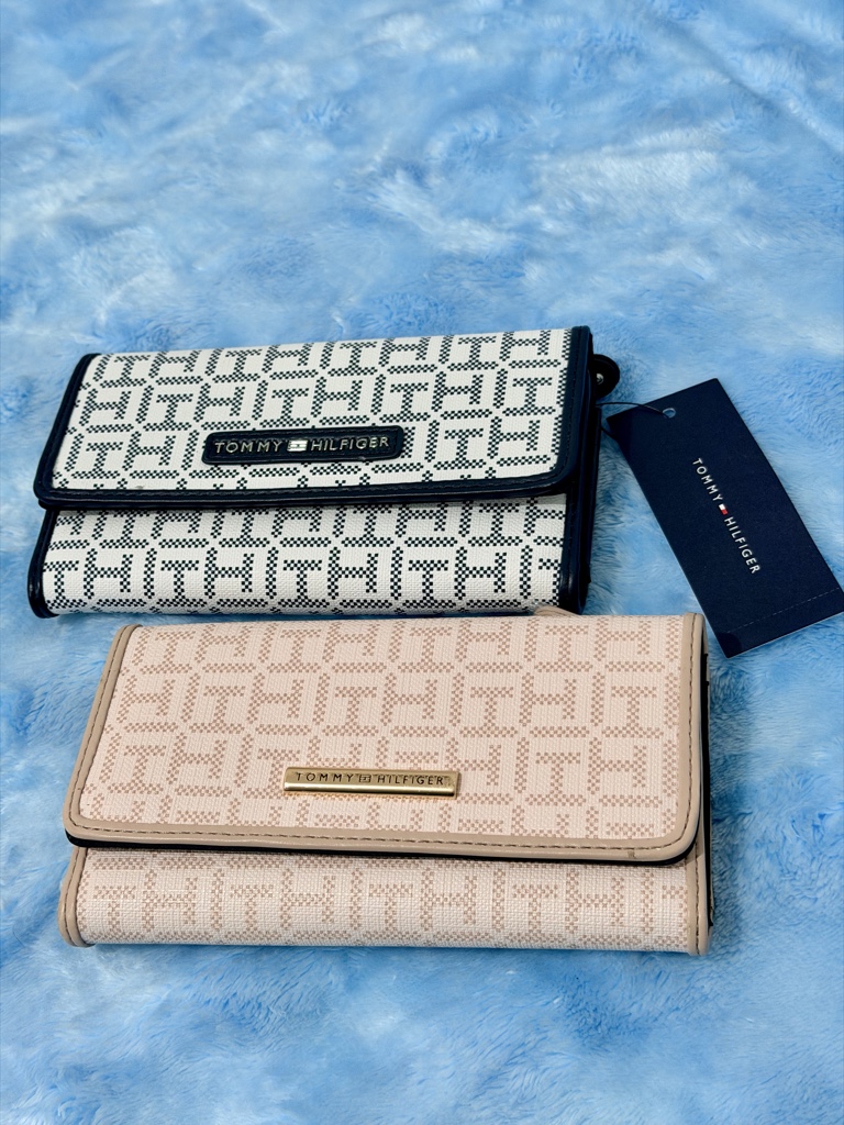 Tommy Hilfiger cartera monograma