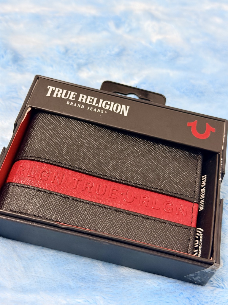 True Religion cartera negra roja