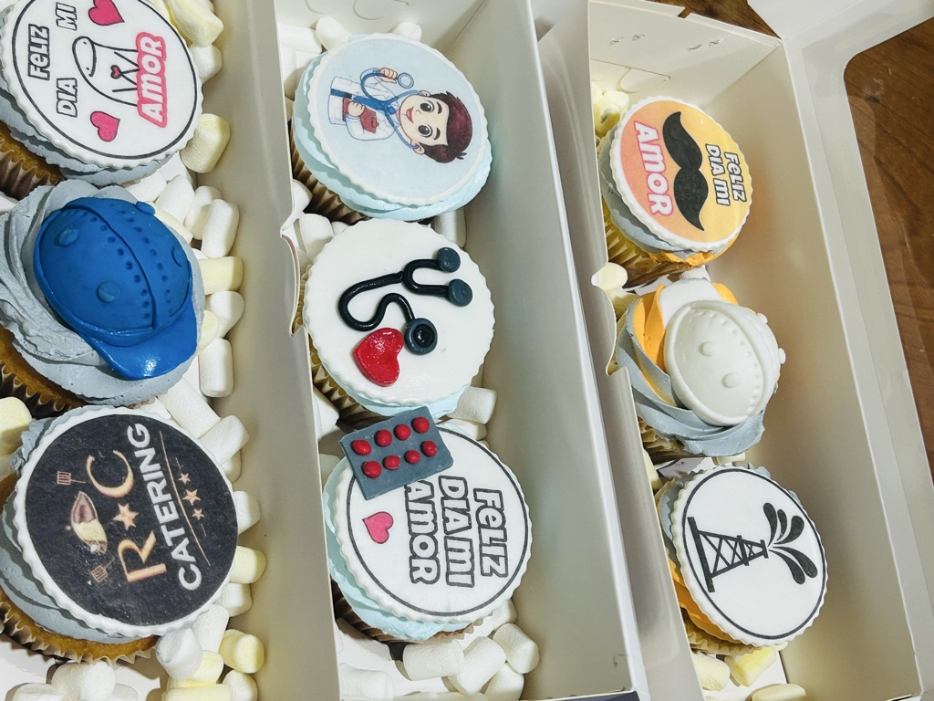 Cupcakes 3 unidades con detalles en fondant