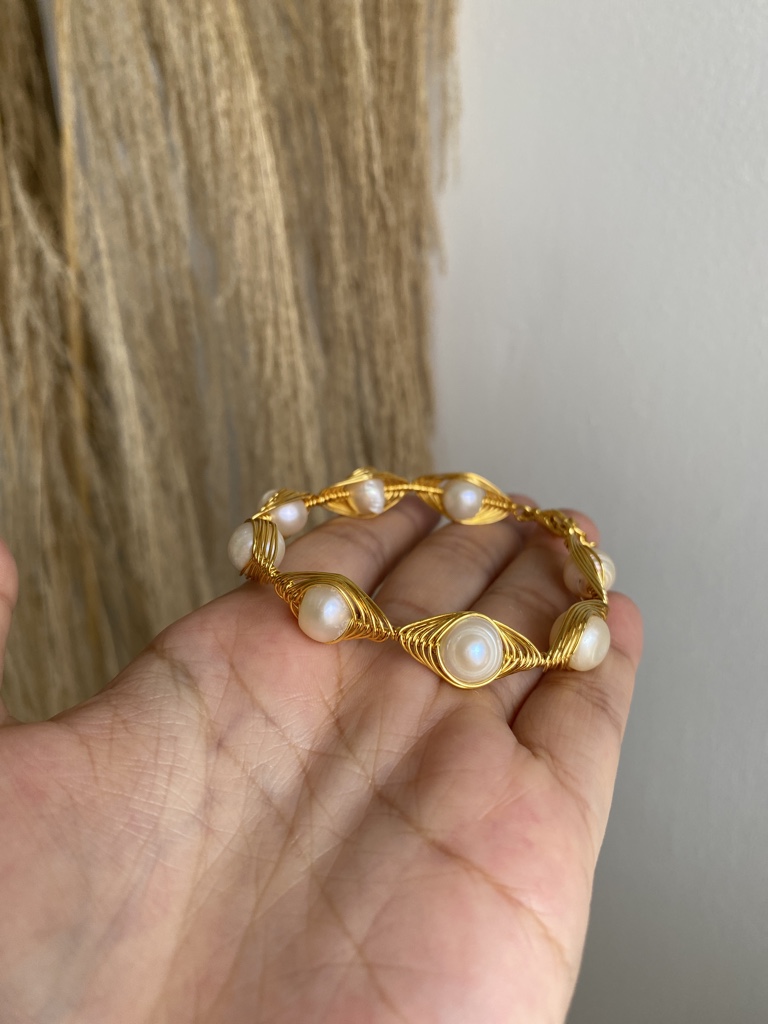 Pulsera alambrismo y Perlas naturales