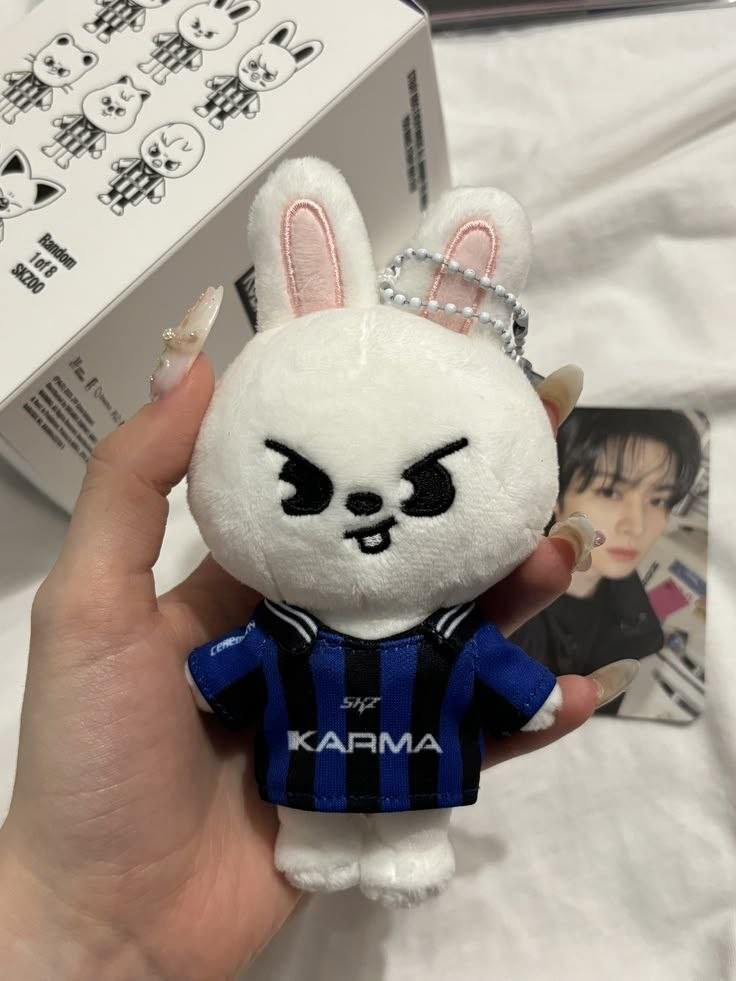 PELUCHE MINI SKZOO KARMA LEEBIT