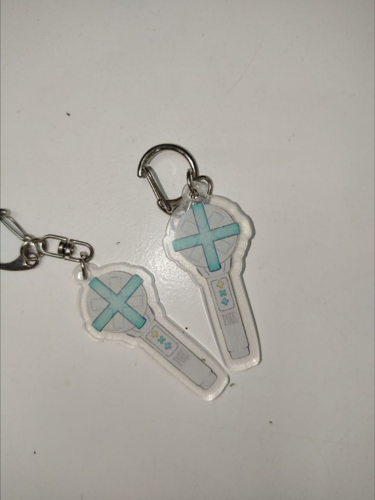 LLAVERO ACRILICO LIGHSTICK TXT
