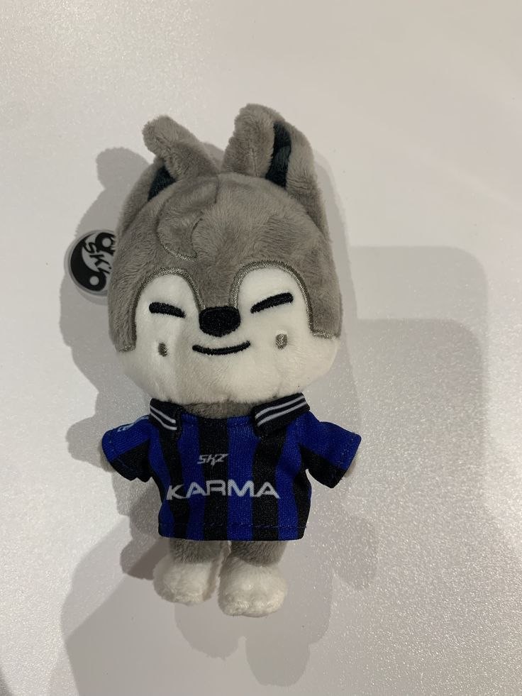 PELUCHE MINI SKZOO KARMA WOLF CHAN