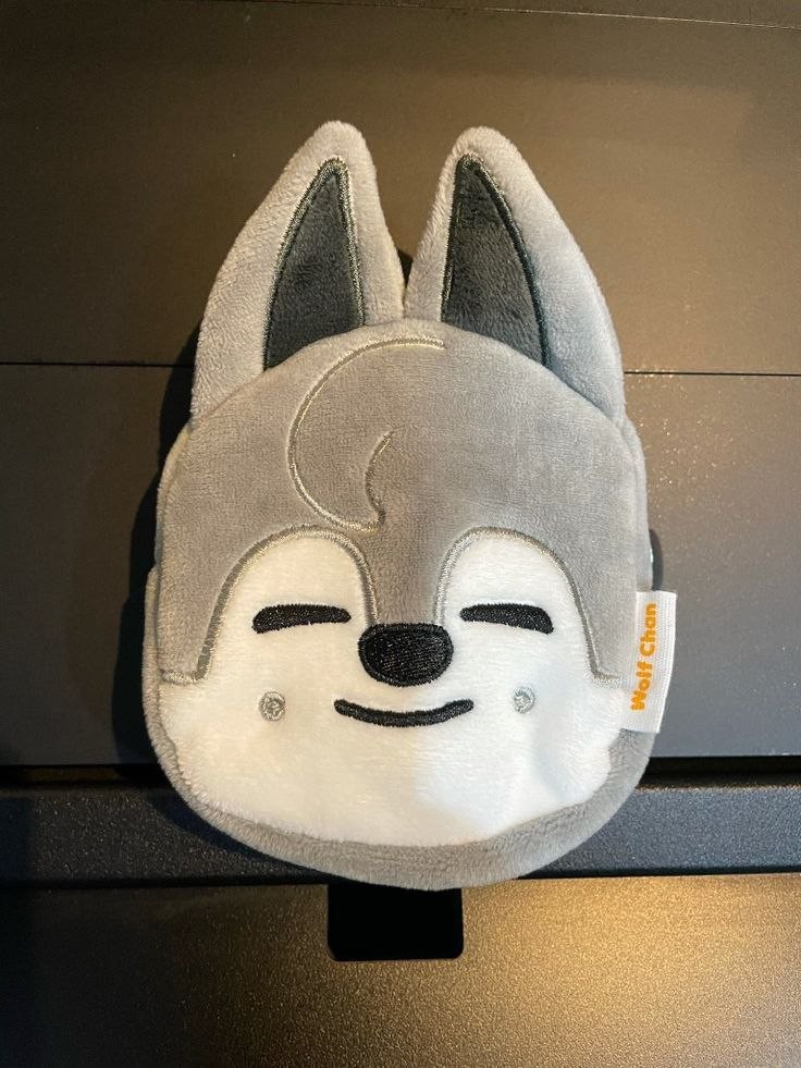 MONEDERO PELUCHE  SKZOO WOLFCHAN