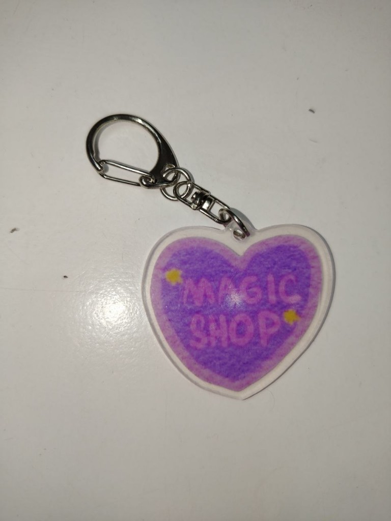 LLAVERO ACRILICO CORAZON MAGIC SHOP