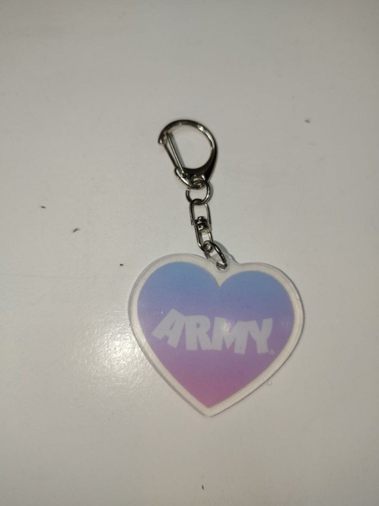 LLAVERO ACRILICO CORAZON ARMY ROSA