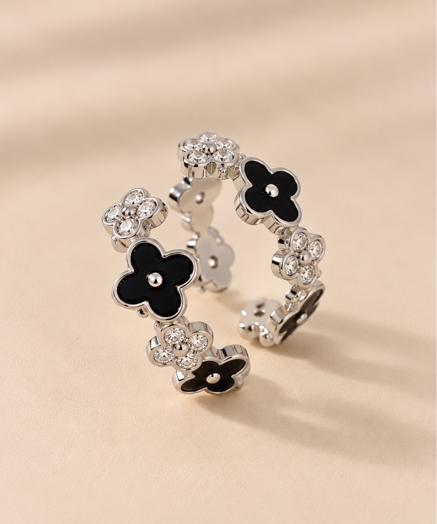 Anillo floral negro