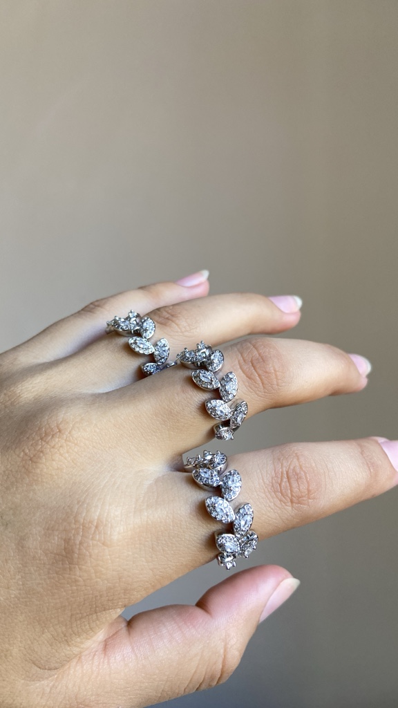 Anillo Hojas con brillo plateado