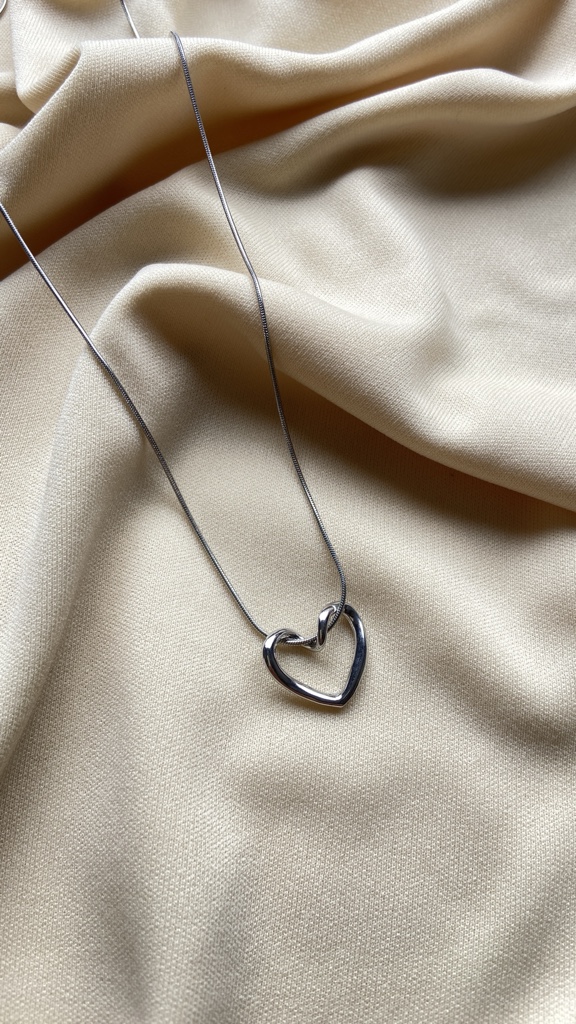 Collar Corazon entrelazado