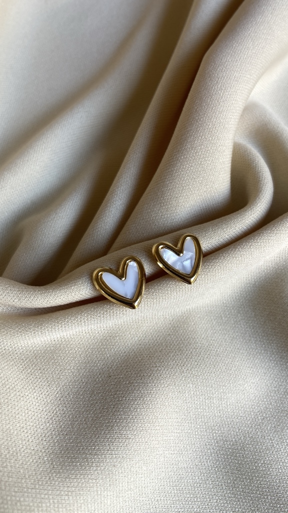 Aretes corazones blanco con dorado