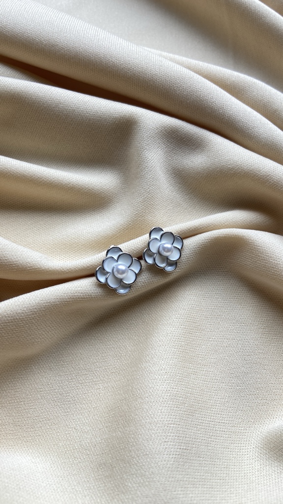 Arete Camelia Plateado