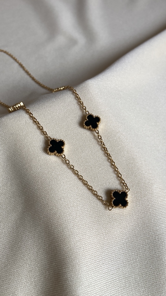 Collar Trébol Negro