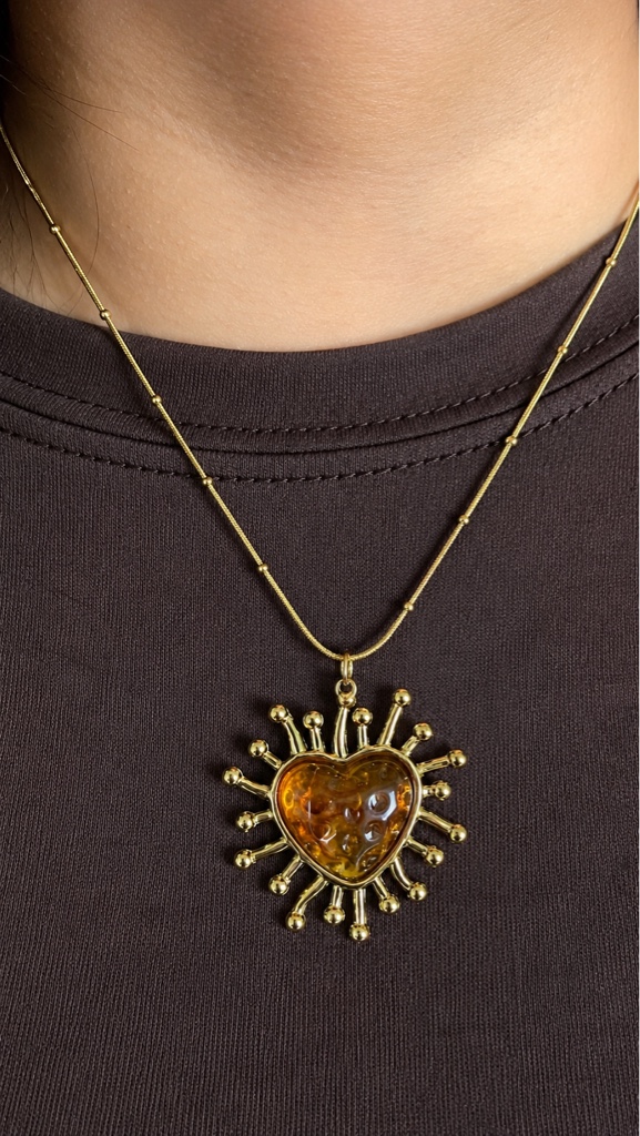 Collar Corazon púas marron