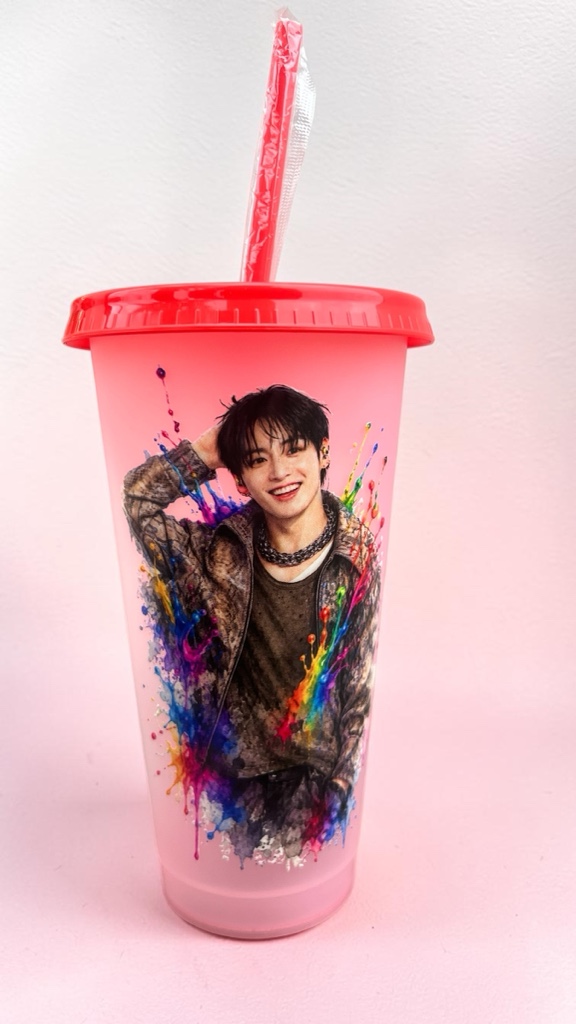 Vaso Jungkook con tapa y bombilla