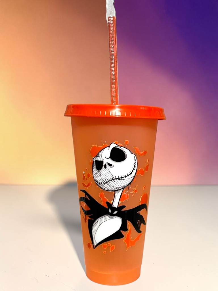 Vaso plástico Jack Skellington naranjo con tapa y bombilla