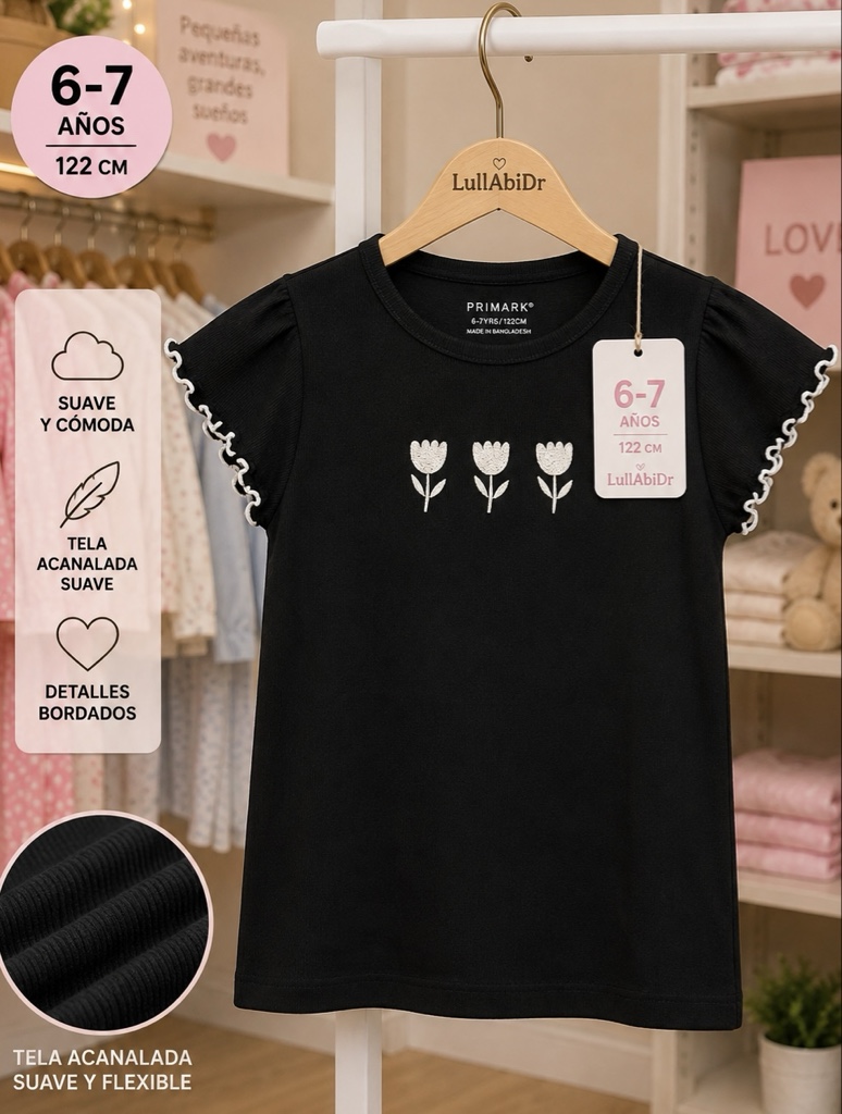 Camiseta negra flores
