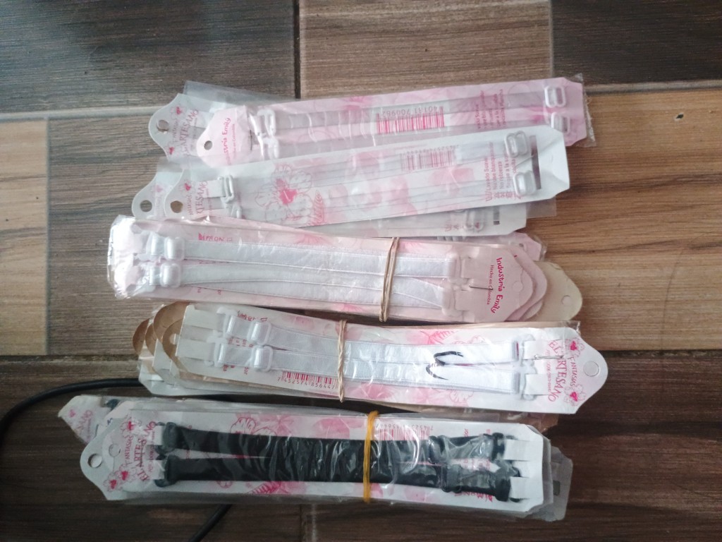 tiras de brasier negra blanca y trasparente