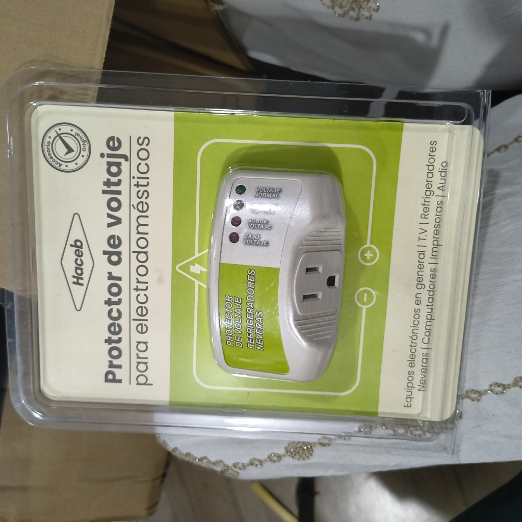 Haceb protector de voltaje blanco