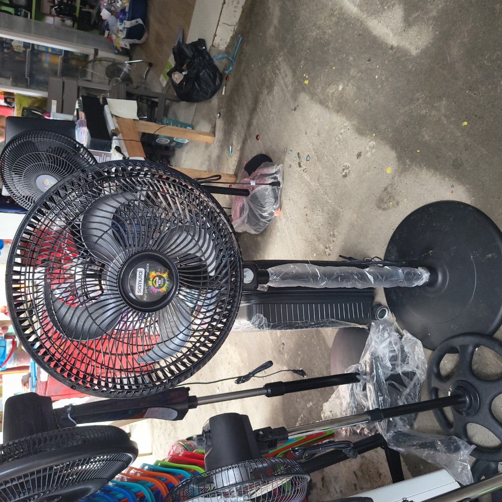 Samurai ventilador pedestal negro
