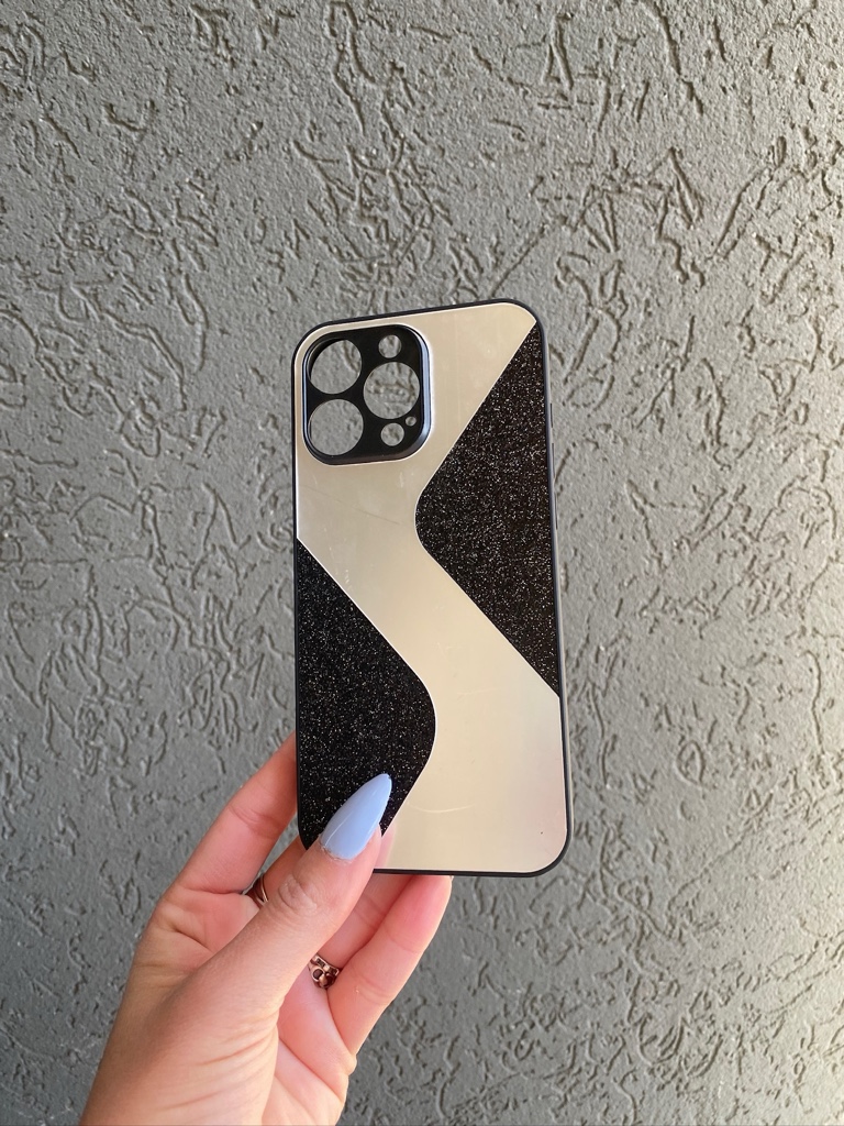 Funda 16 pro Max negra con glitter y espejo