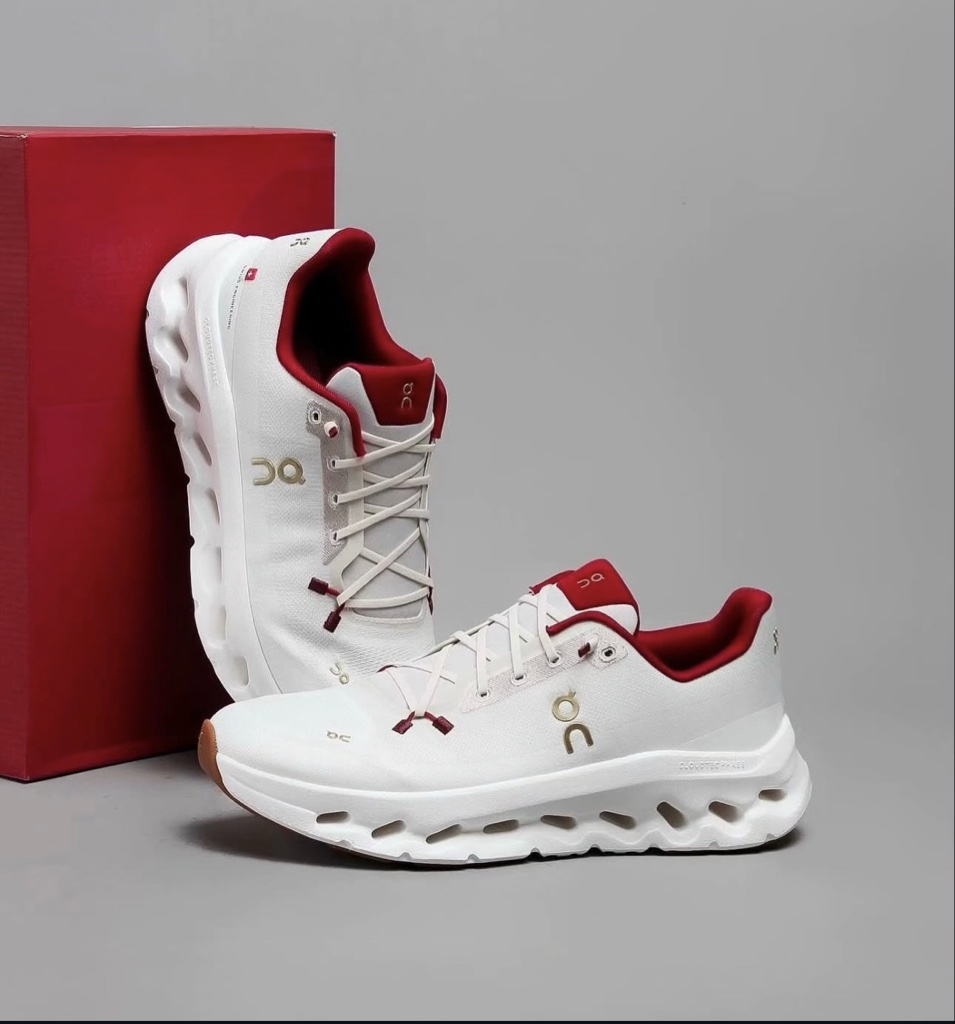 Tenis On Cloudtilt CNY