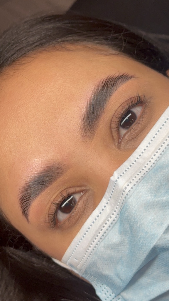 Brow Lamination (Laminado de cejas)
