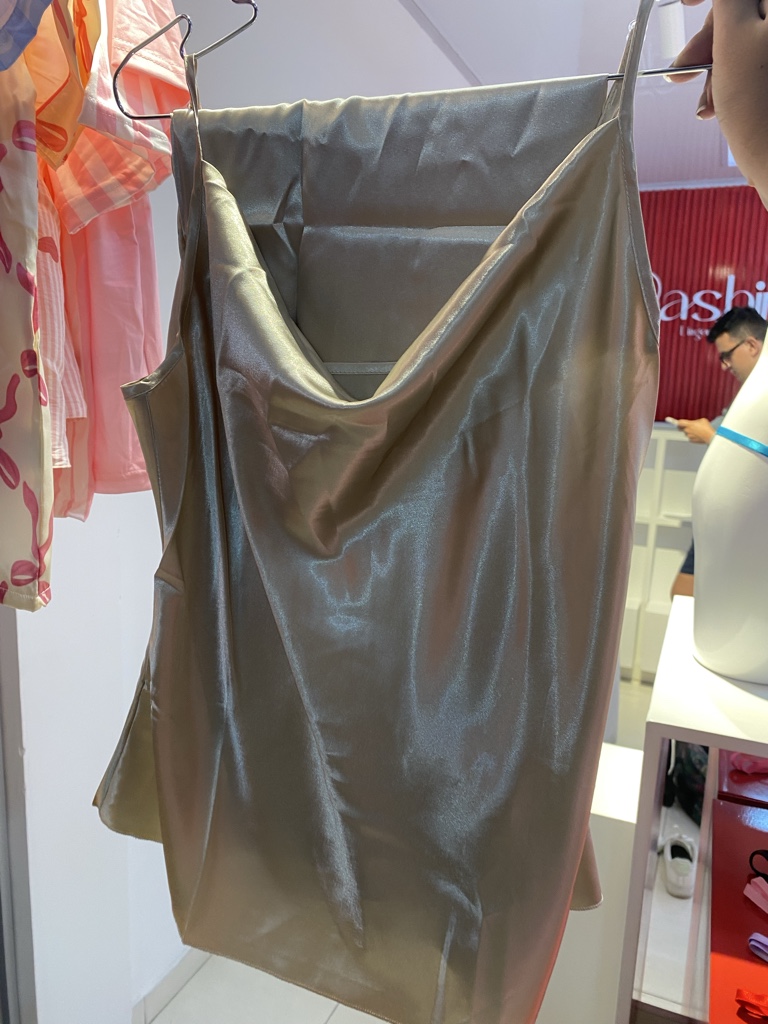Pijamas satin pantalón cuello v