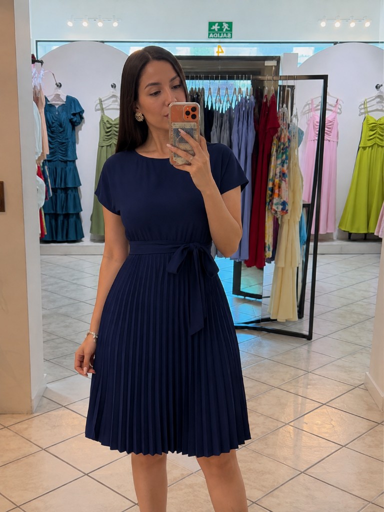 Vestido azul marino plisado