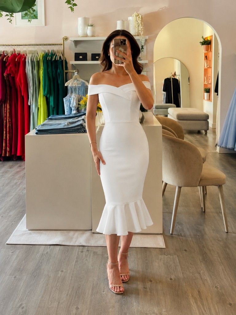 Vestido blanco ajustado corte sirena