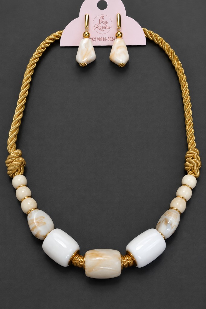Colar Com cordao de sao franciso branco