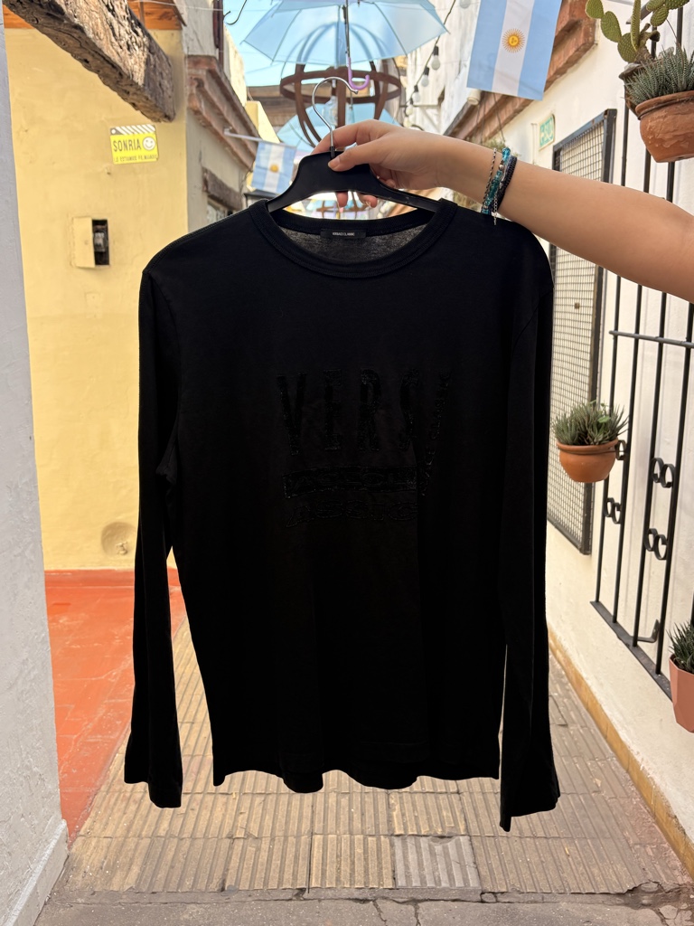 Camiseta Versase negra manga larga