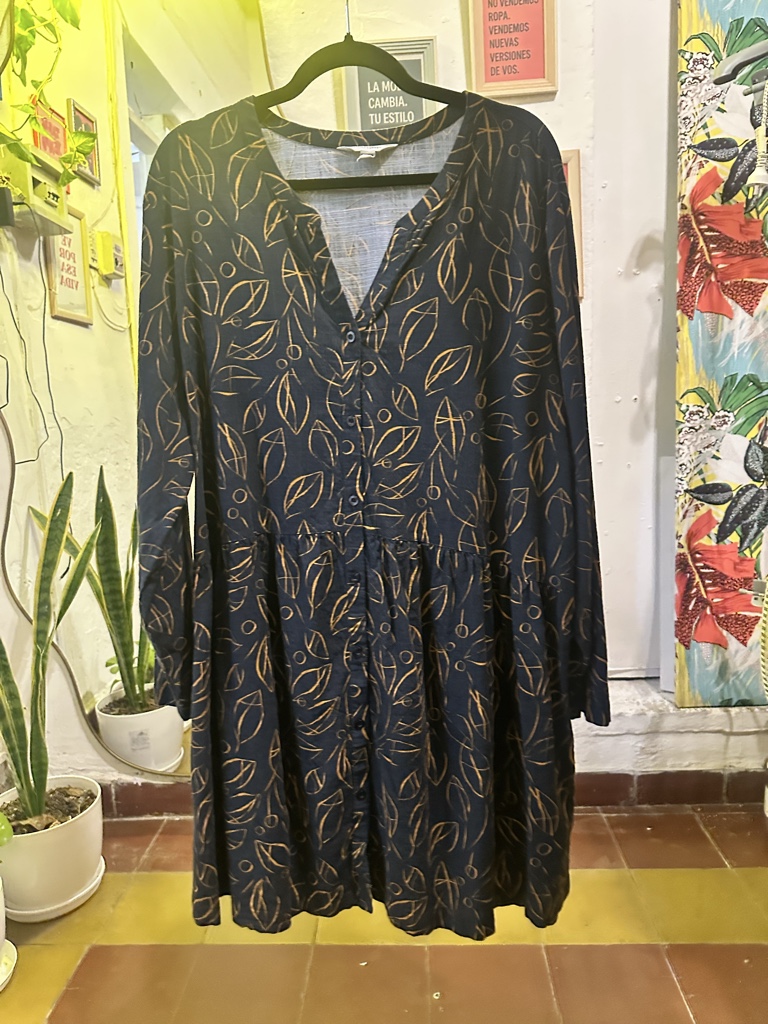 Vestido azul marino con detalles naranjas