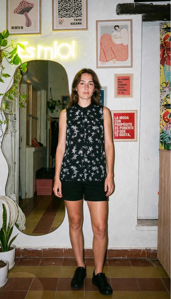 Musculosa negra estrellada Talle S