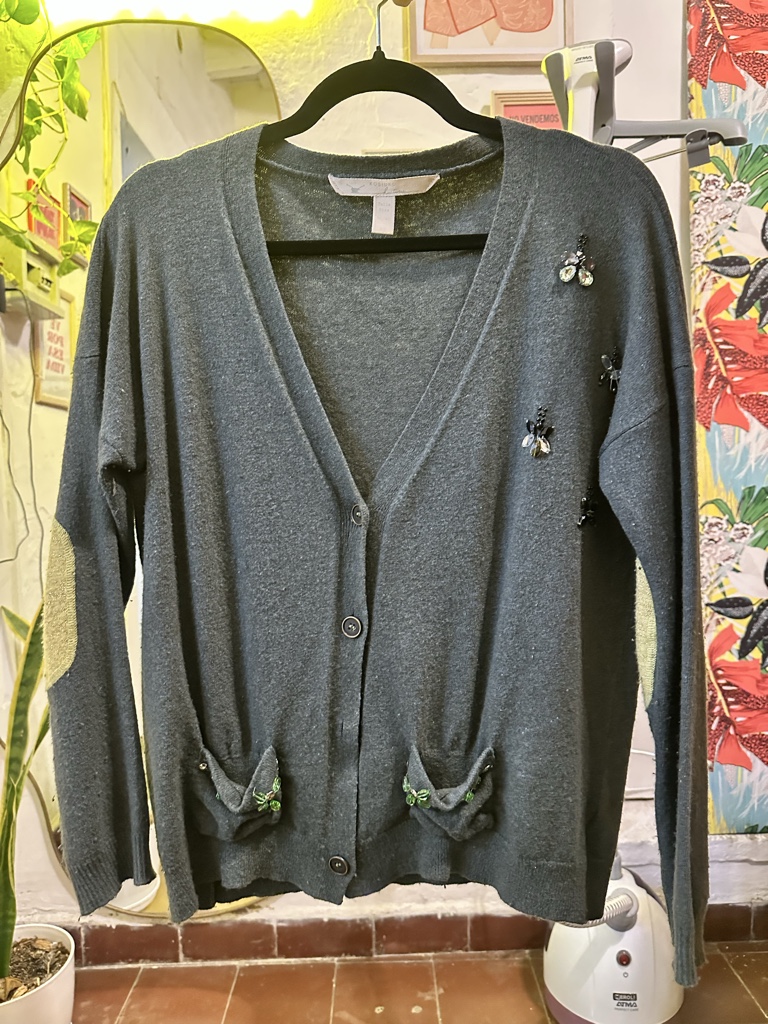 Cardigan verde kosiuko con broches