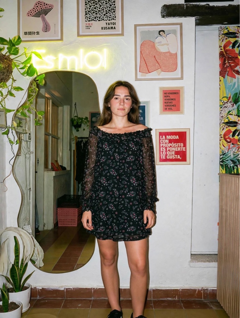 Camisola negro floral Talle M 248 Grs