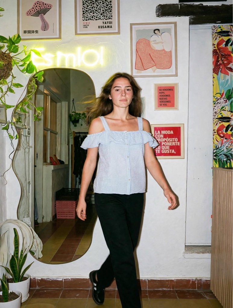 BLUSA VICHY CELESTE off-shoulder con volados y perlitas Talle M 106 GRA