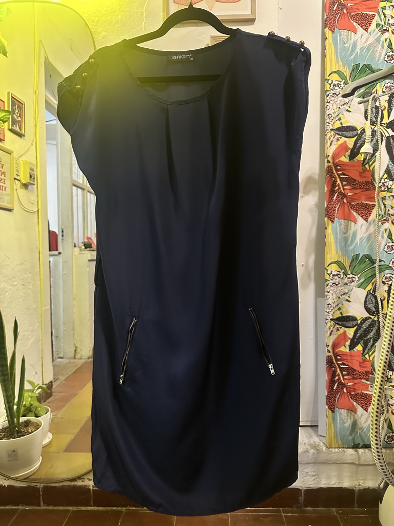 Vestido negro sin mangas